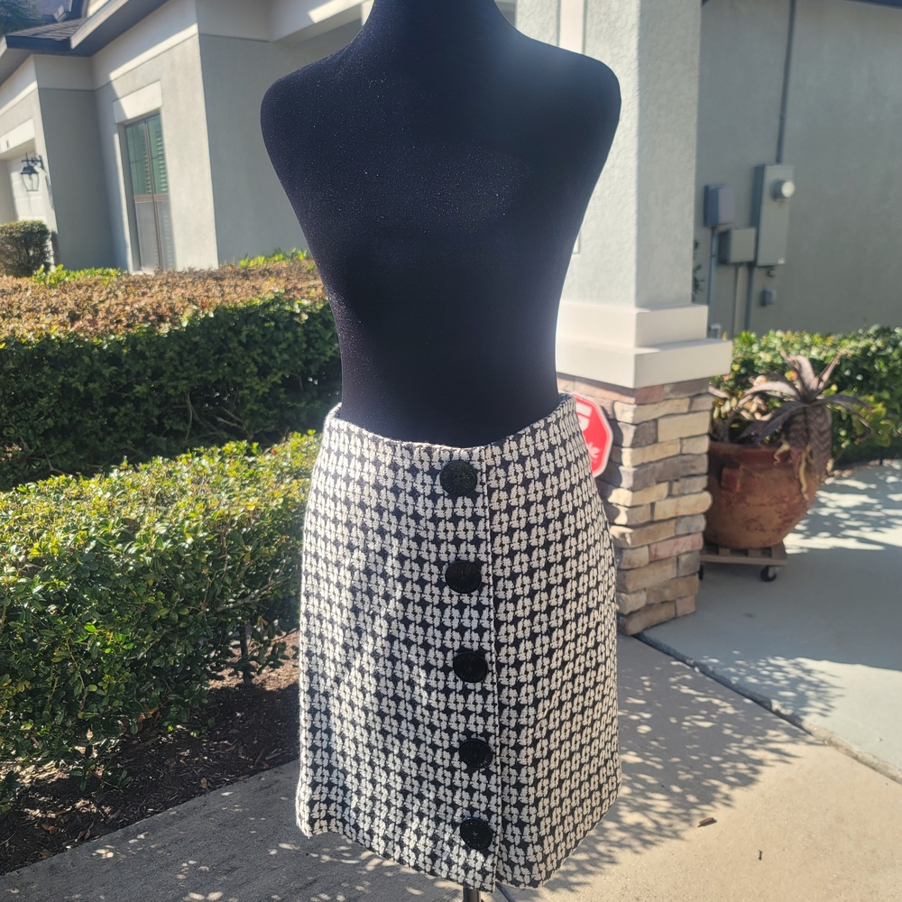 Isaac Mizrahi Black and White Buttoned Pencil Skirt